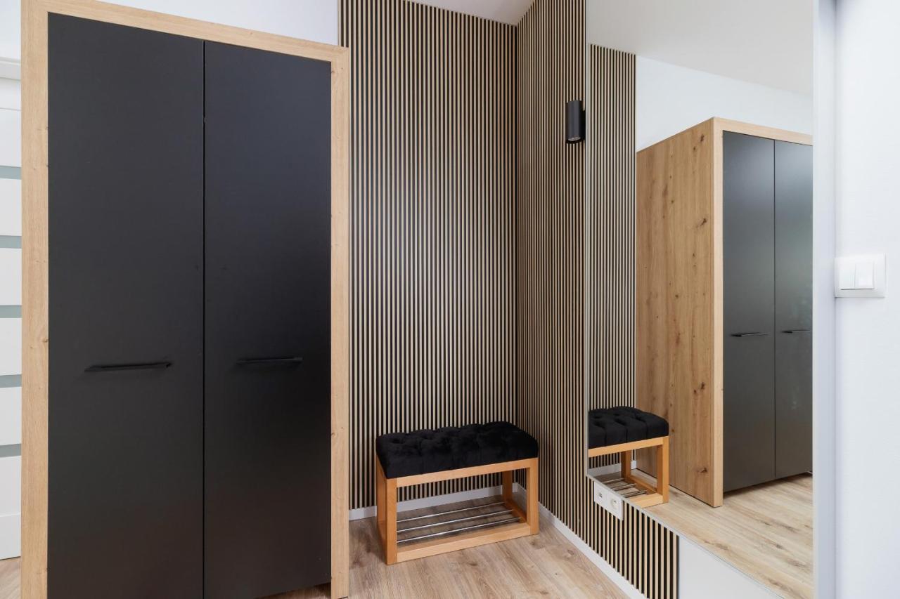Cracow Bronowicka With Parking By Renters Apartamento Cracovia